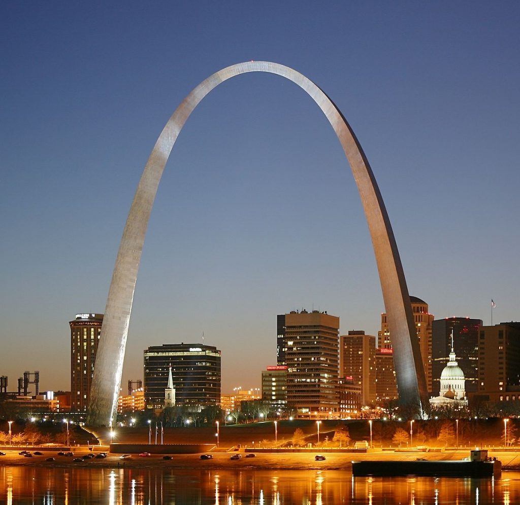 Thang máy hình vòm Gateway Arch ở Missouri