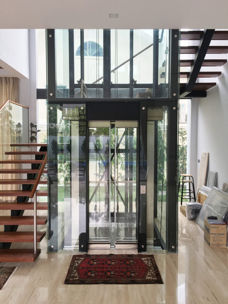 Các Loại Vật Liệu Làm Cabin Thang Máy 5 Cabin thang máy sử dụng kính cường lực